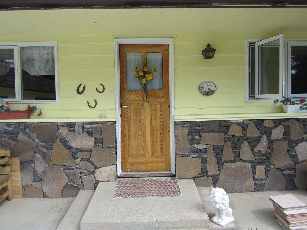 The Cozy Cubbyhole B&B 100 Mile House Luaran gambar